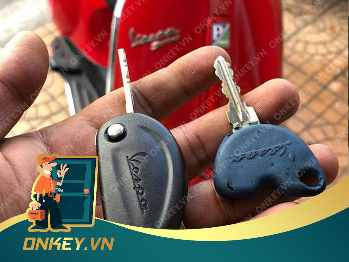 Làm chìa khoá xe Vespa tận nơi 24h