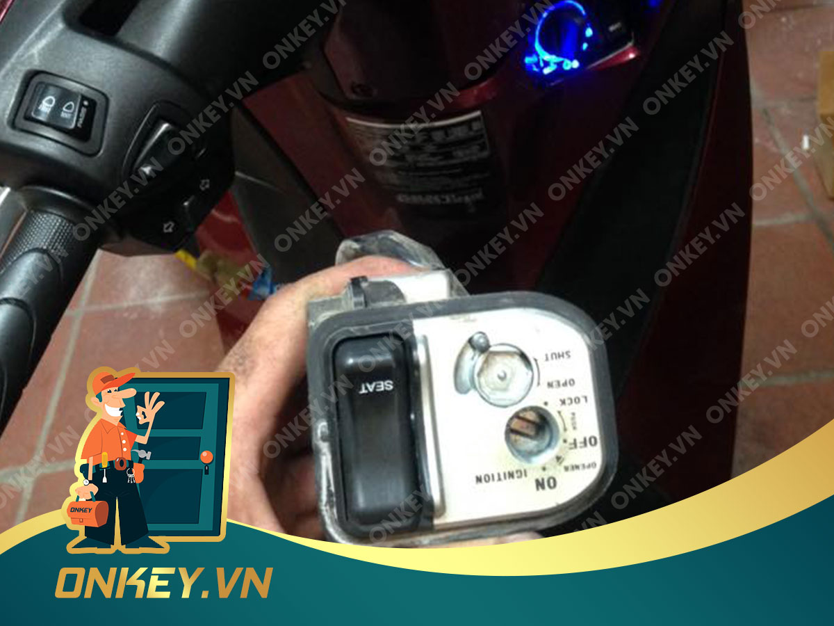 Sửa ổ khóa xe máy bị hỏng gọi ngay thợ khoá xem máy Onkey