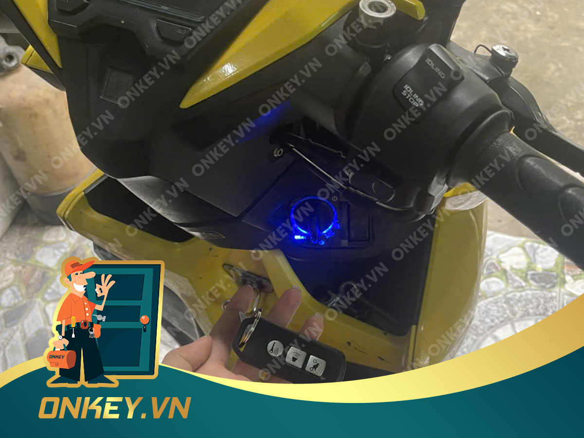 Thay thế ổ khóa xe máy cũ hư hỏng hoặc thay sang ổ khoá smartkey