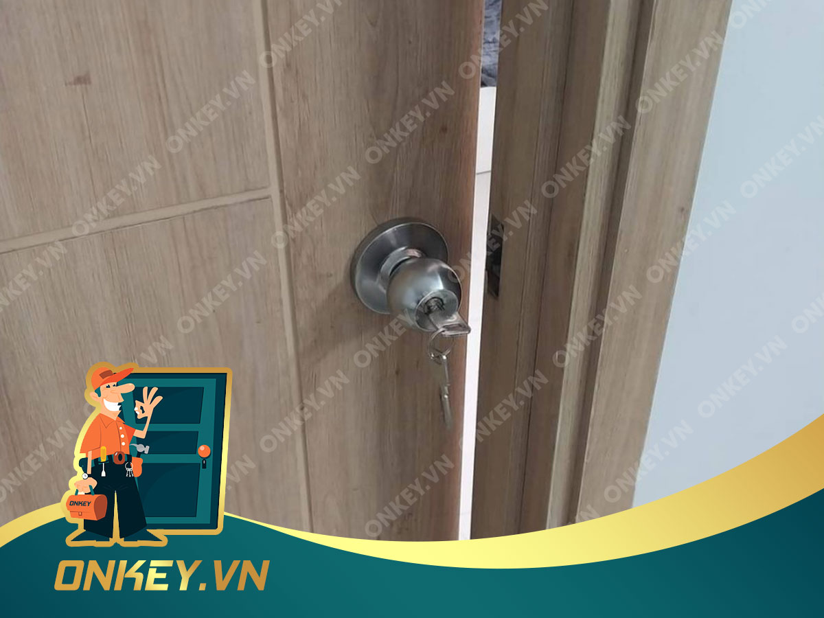Đánh chìa khóa cửa liên hệ 0933.898.890