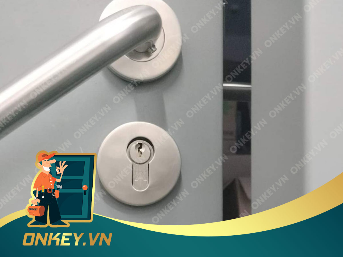 Mở cửa bị khóa trái liên hệ 0933.898.890