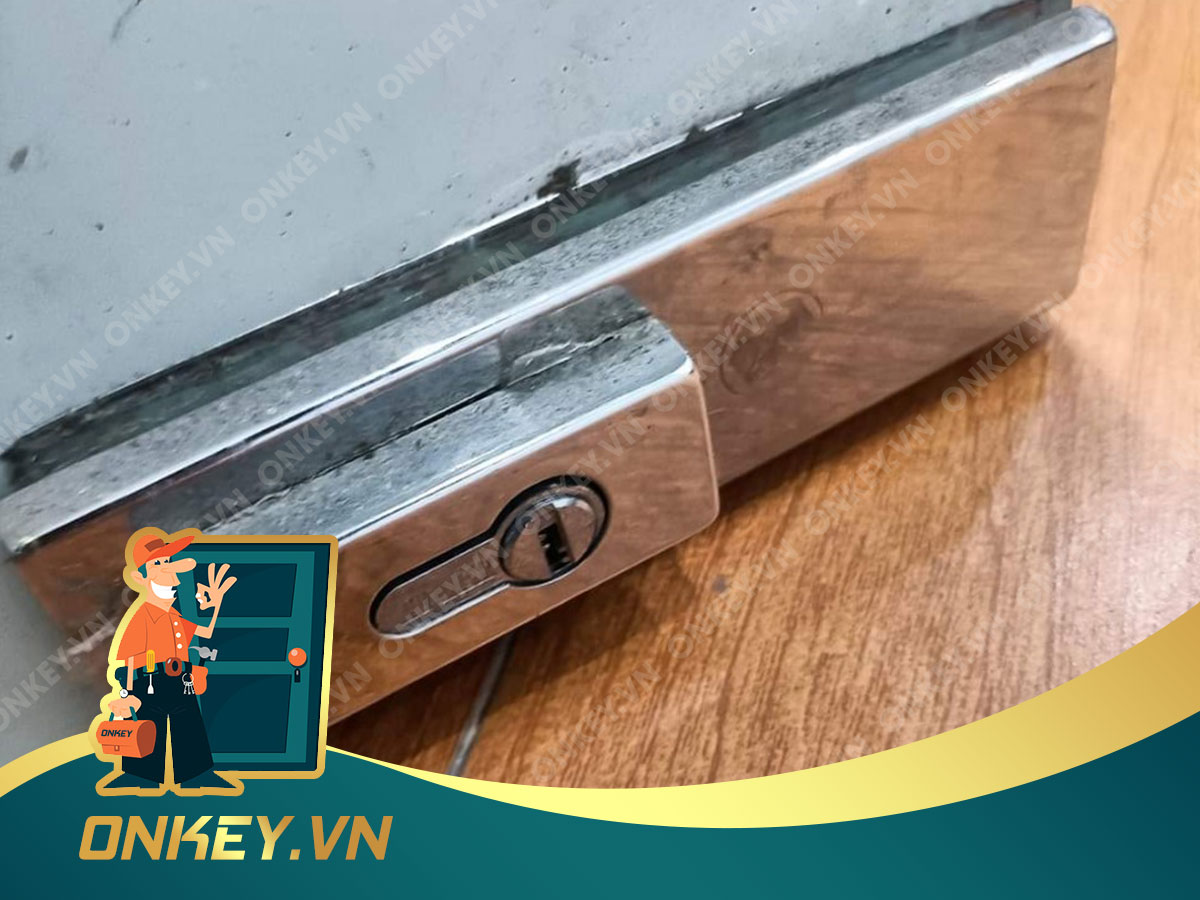 Mở khoá cửa bị kẹt liên hệ 0933.898.890