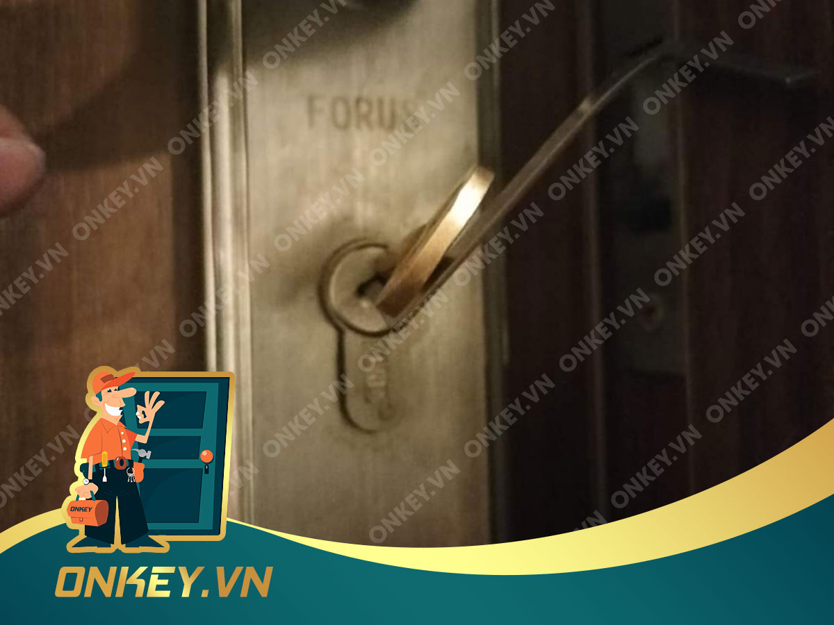 Thợ cắt khoá cửa liên hệ 0933.898.890