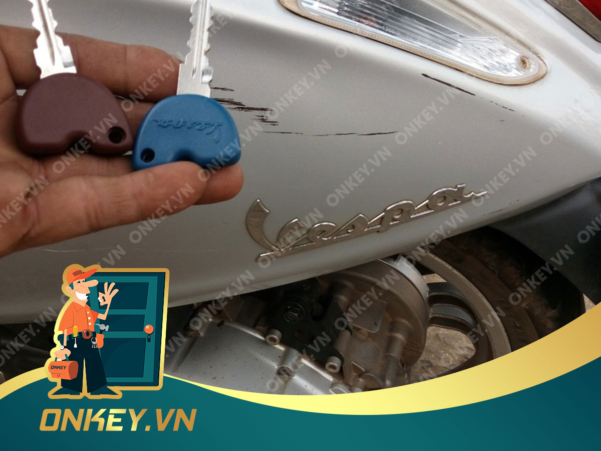 Thợ làm chìa khoá xe liên hệ 0933.898.890