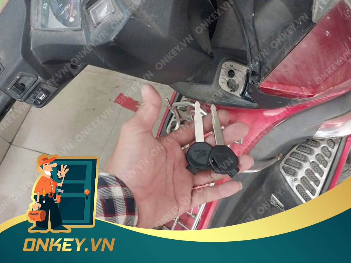 Thợ mở khoá xe máy liên hệ 0933.898.890