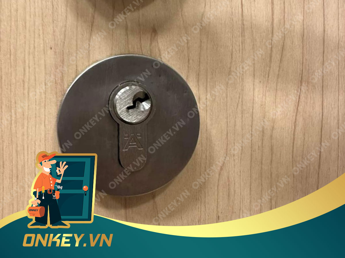 Thợ sửa khoá cửa liên hệ 0933.898.890